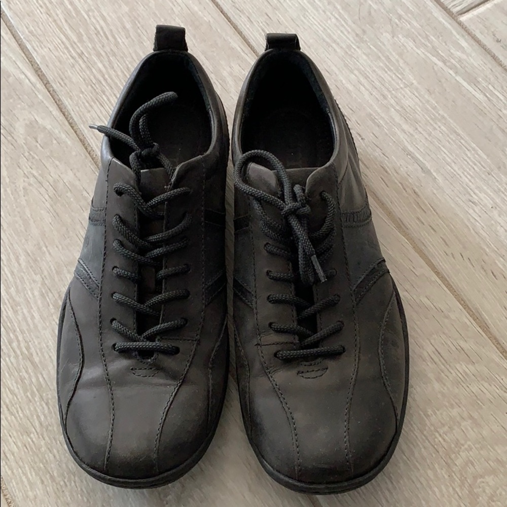 Beautiful Born casual all leather shoe!